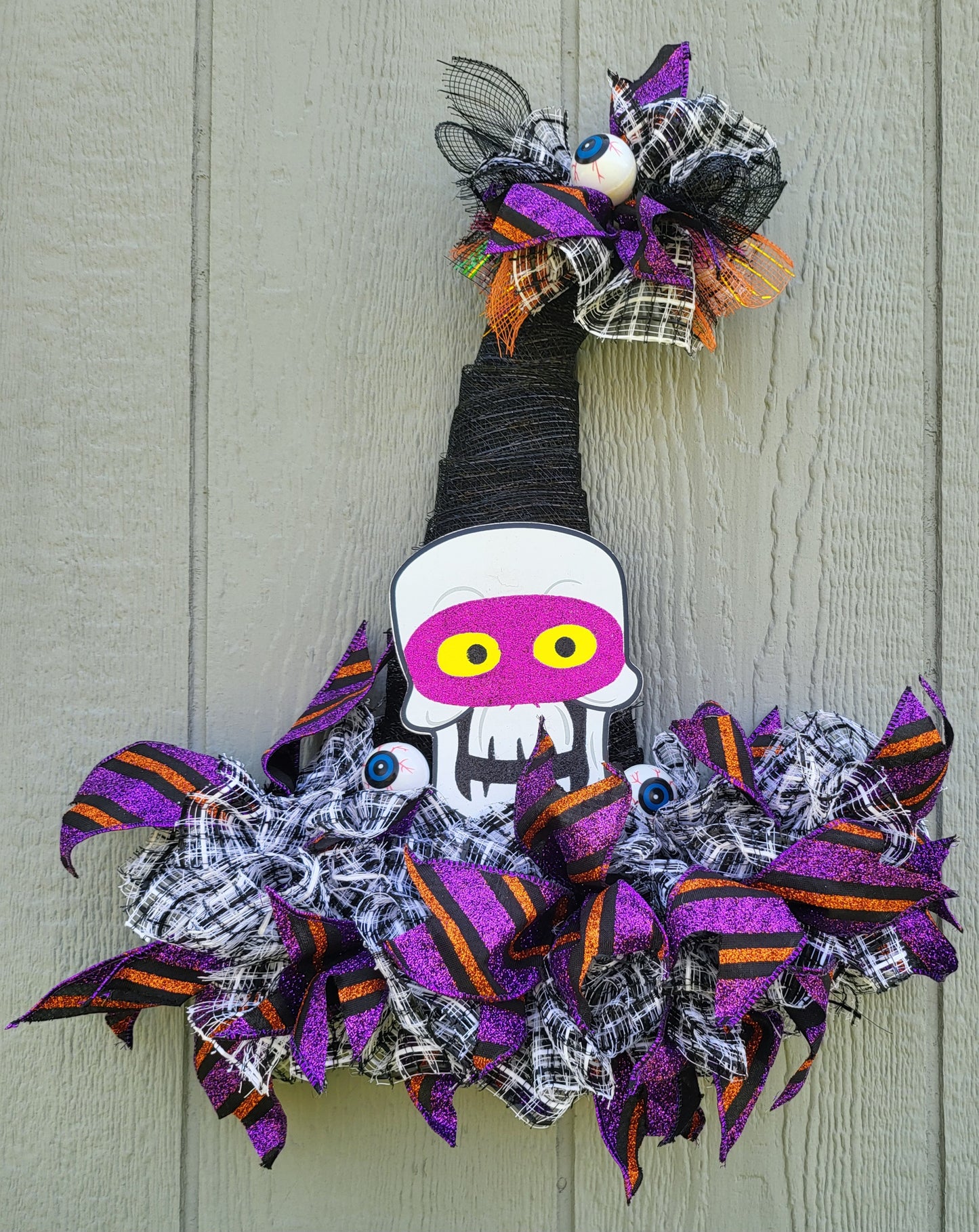 Halloween Skeleton Wreath with black & white mesh